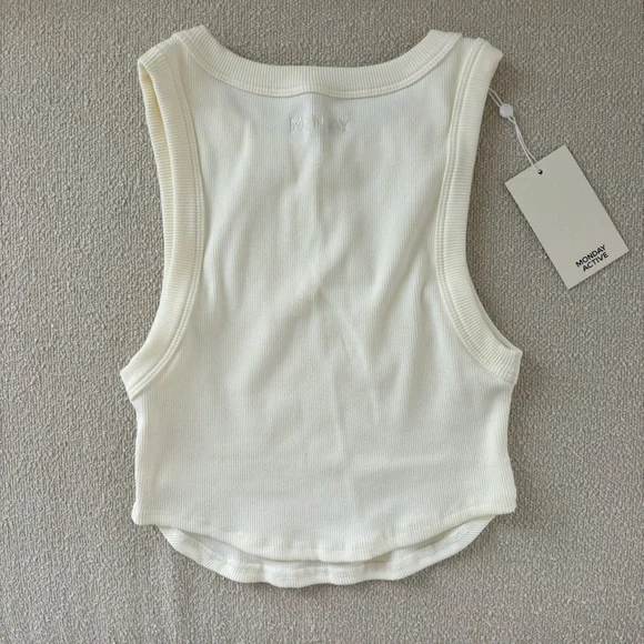 MONDAY ACTIVE IVORY SHORTS AND TOP SIZE M - Picture 7 of 8